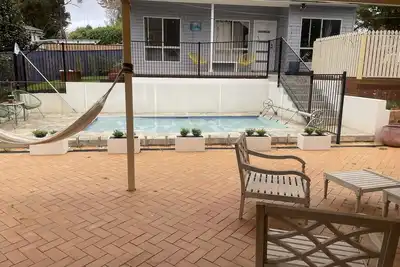 Image de Adorable 2bdrm guesthouse with pool access - No smoking