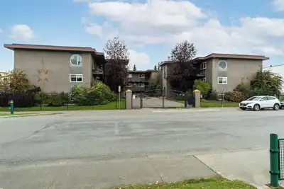 Image de Aimaagvik: 5012 Home in the heart of Anchorage