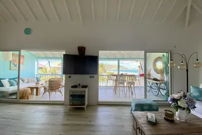 TiCocoon, 1 bedroom beautiful apartment amazing sea view - water back-up
