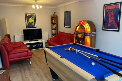 Image de Sandy Bottom - opposite the Dunes – Pool Table & Juke Box