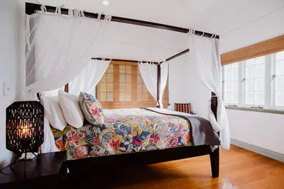 Image de Classical King Bed Home @ Edge hill; 5km to Cairns
