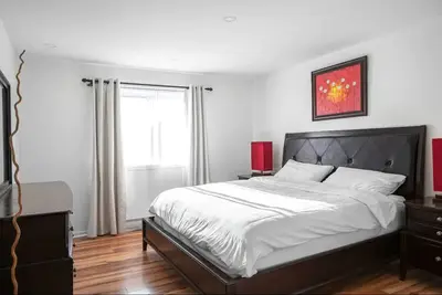 Image de Grand et luxueux, parking gratuit, lit King Size, Tv