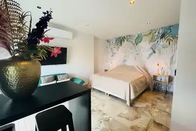 Image de Luxury studio with private jacuzzi near beaches