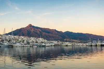 Image de Bright and airy apartment in Puerto Banus