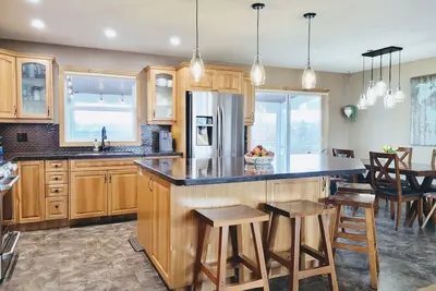 Image de 4-Bedroom House with Mountain Views