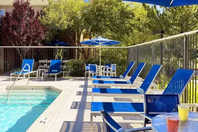 Image de Two Pet-friendly Units! Comes with Free Onsite Parking!