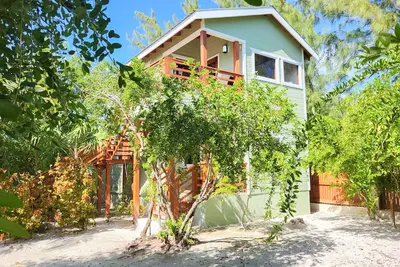 Image de Beachfront abode with well-equipped kitchen - pool, beach, grill, & canoe access