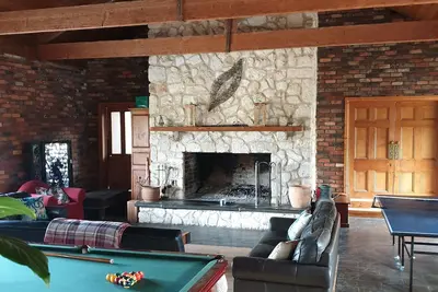 Image de Peninsulas largest group accommodation. Relax & catch up with friends or family.