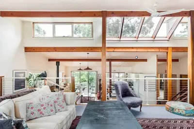 Image de Creative Three Level Retreat with Lovely Sea Views