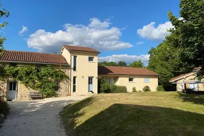 Image de Gîte spacieux dans le Limousin avec piscine privée