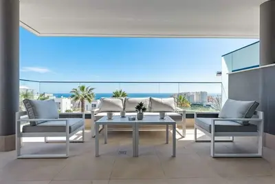 Image de Seaview apt with pool by Costarentals - Ref M21