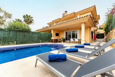 Image de Villa à Los Flamencos avec piscine privée, Wi-Fi et climatisation
