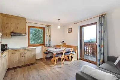 Image de Appartement \"Oberhof Lärchenwald\" avec vue sur les montagnes, balcon et Wi-Fi