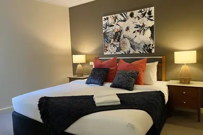 Image de 501 Sky High Cbd Style with Parking+Pool