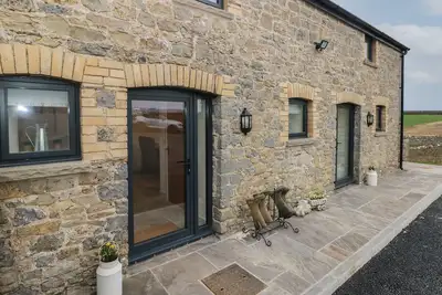 Image de The Granary, pet friendly, with hot tub in St Brides Major