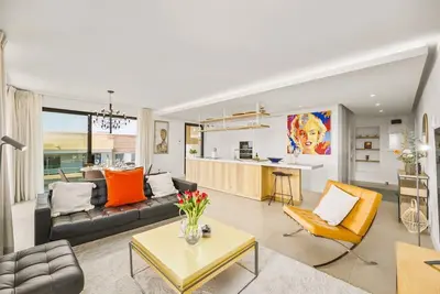 Image de Luxury 3-Bed Penthouse: Ocean Views, Terrace & Pool