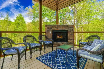 Image de PappaBearSpl: Pool, Honeymoon, Pets, Outdoor Fireplace, Hot Tub, Wifi, Game Room