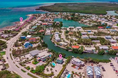 Image de Sea Haven~ Waterfront Pool Home, 35' Dock, Walk to the Beach