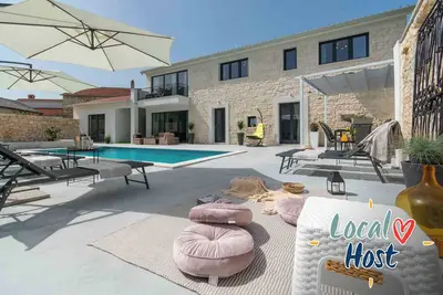 Designer villa/ Modern & Heritage Mix/Enclosed/ Privacy/Office/30m2 pool/Netflix