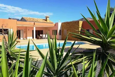 Image de Comfortable large finca - Away from mass tourism - Central island location
