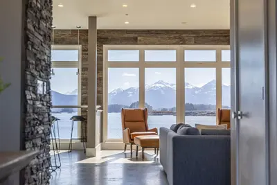 Image de Luxurious Waterfront Living in Sitka