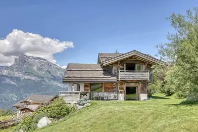 Image de Chalet Carline Résumé