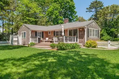 Image de Pristine Osterville Cottage