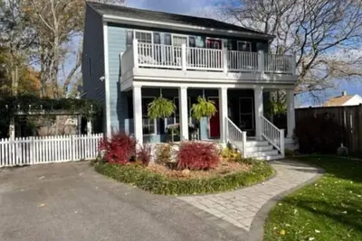 Image de 3 bdrm close to city center, great yard & parking! Perfect for cooks and pets!