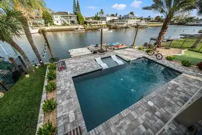 Image de Waterfront home w/ direct gulf access + pool + hot tub + activites!