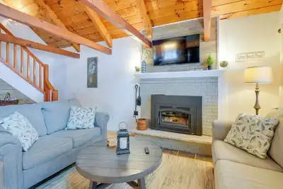 Image de Cozy Tuftonboro Home w/ Deck - Walk to Beaches!