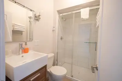 Image de Suite avec chambre fermée + divan-lit (Le Central)