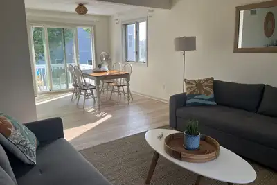 Image de Ocean State Escape - Walk to beach!