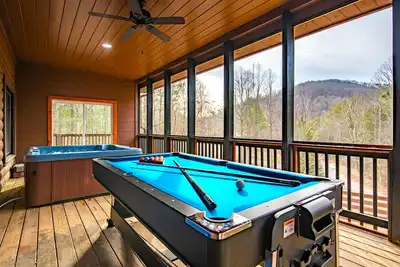 Image de Newly Built Cabin-3 Masters-Hot Tub-Pet Friendly-All One Level-Super Clean!