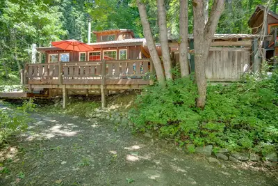 Leavenworth Cabin w/ Private Hot Tub!
