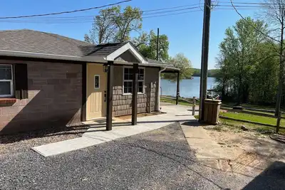 Image de 100% renovated water front 2 bedroom cottage