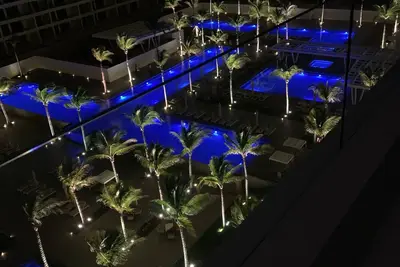 Image de Gorgeous 5 star Hotel suite on the Beach