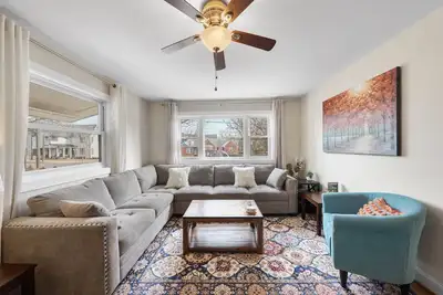 Charming 3-Bed Bungalow with Fenced-in Yard