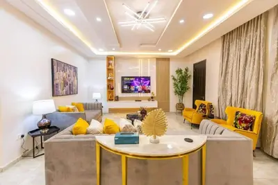 Image de Exquisite 4-Bedroom Condo