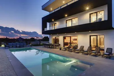 Image de Villa avec piscine et vue mer