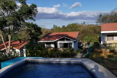 Image de Gorgeous 2 Bedroom Villa - 5 min from the beach!