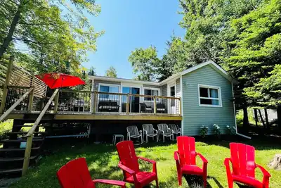 Image de Cozy cottage on quiet lake