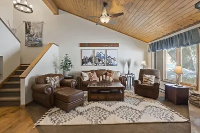 Image de Very Cozy Condo, Silverton 30 Away, Fireplace!