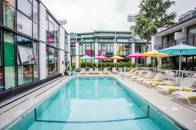 Image de A short drive from Old State House! 2 Family-friendly Units w/ Balcony! Parking!