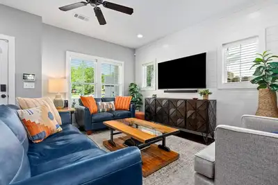 Image de Walk to Auburn Campus \\ Park at Home Free \\ Golf- Tennis Easy Drive