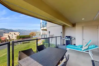 Image de Lake-view condo with 6 pools, tennis, grill, hot tub, tennis, basketball, & gym