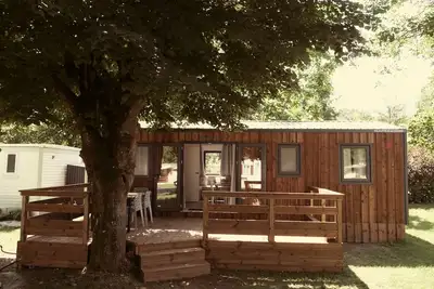 Image de Chalet au pied du plateau de Beille, camping nature en bord de rivière