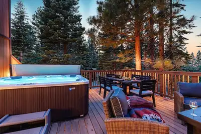 Image de Wolfe by AvantStay | 5mins NorthStar! Fireplace, 2 Private Decks!