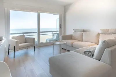 Image de Bel appartement avec vue frontale sur la mer