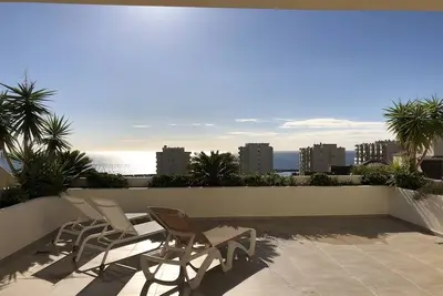 Image de Appartement de vacances 'Amazing In Puerto Alto' avec vue sur la mer, piscine partagée et Wi-Fi
