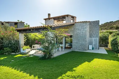 Villa Bouganville - Une retraite relaxante à quelques pas de la plage de Cala Sinzias